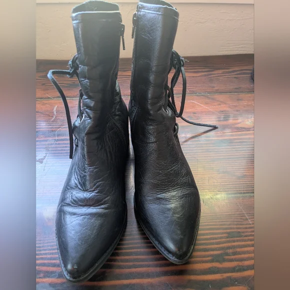 Matisse Black Leather Lace-Up Ankle Boots Pointed Toe Size 8.5 - Picture 2 of 5